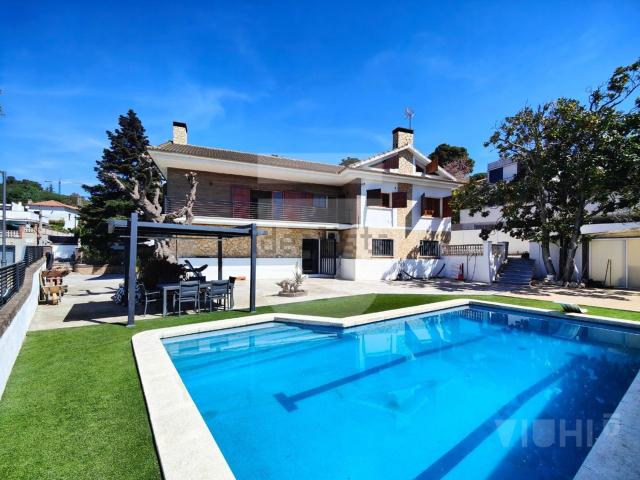 Chalet, Tiana