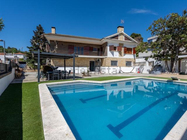 Chalet, Tiana