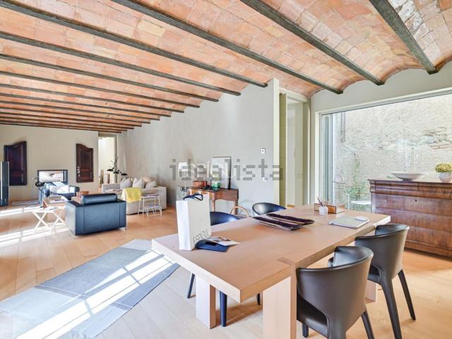 Chalet, Tiana