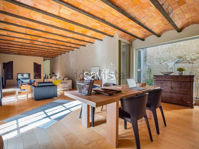 Chalet, Tiana