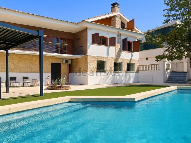 Chalet, Tiana