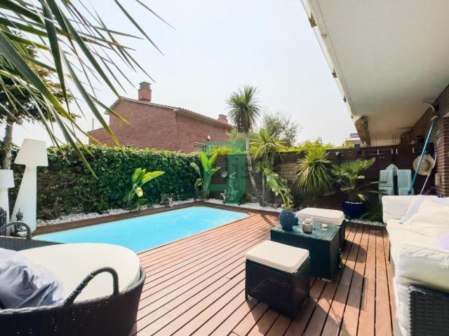 Chalet, Tiana