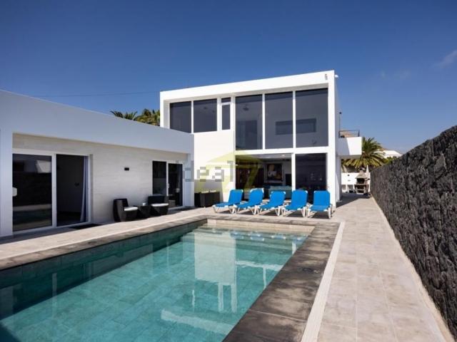 Chalet, Tias