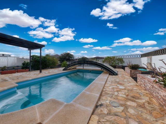 Chalet, Tias