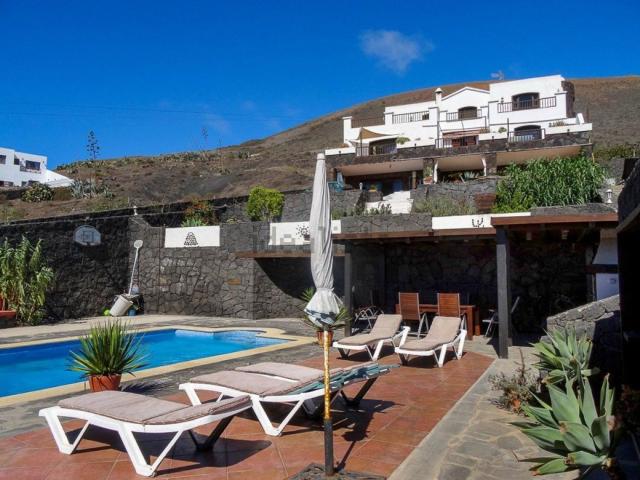 Chalet, Tias