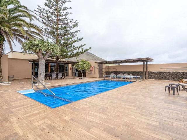 Chalet, Tias