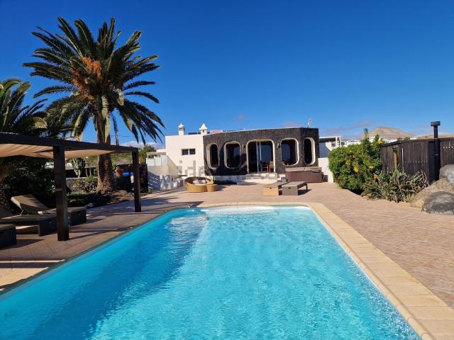 Chalet, Tias