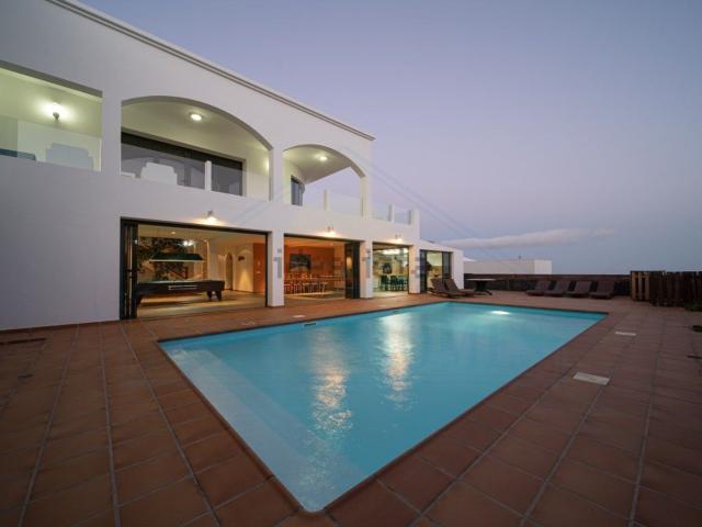 Chalet, Tias