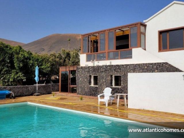 Chalet, Tias