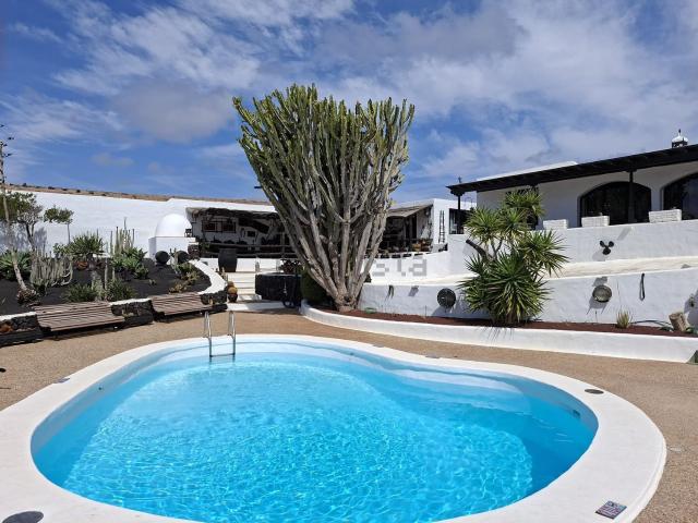 Chalet, Tias