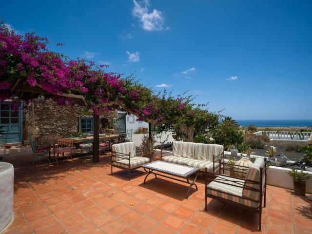 Chalet, Tias
