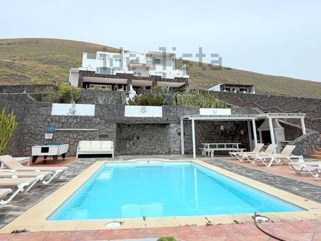 Chalet, Tias