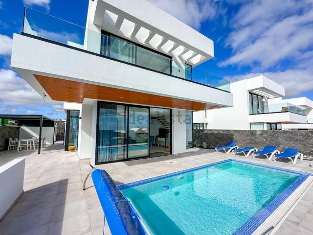 Chalet, Tias