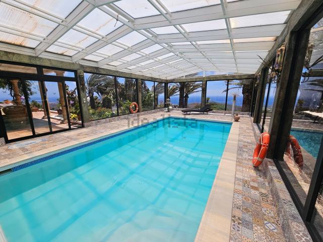 Chalet, Tias