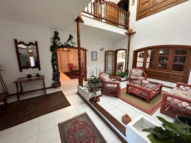 Chalet, Tias