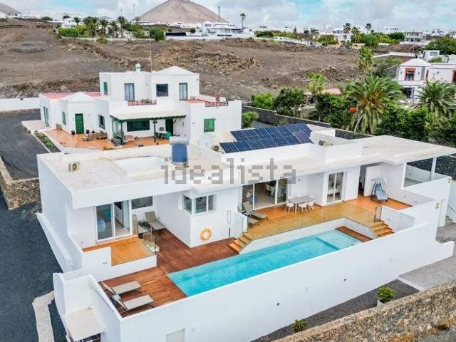 Chalet, Tias