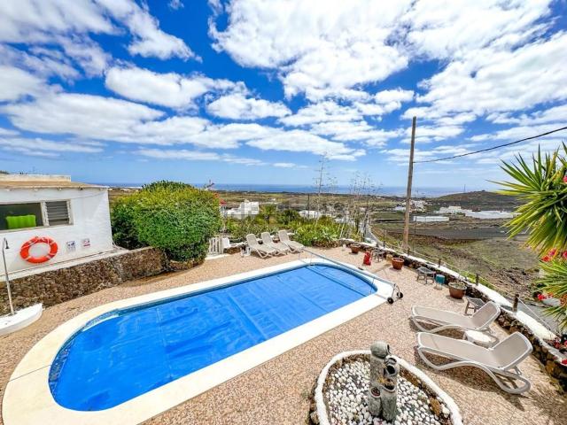 Chalet, Tias