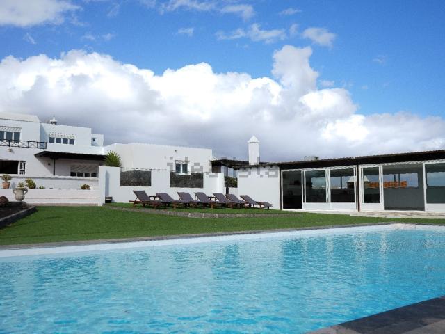 Chalet, Tias