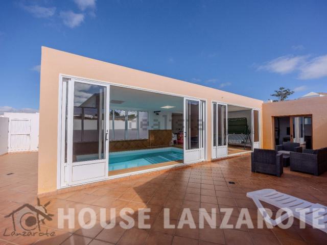 Chalet, Tias