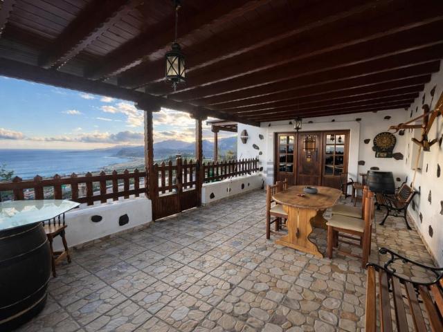 Chalet, Tias