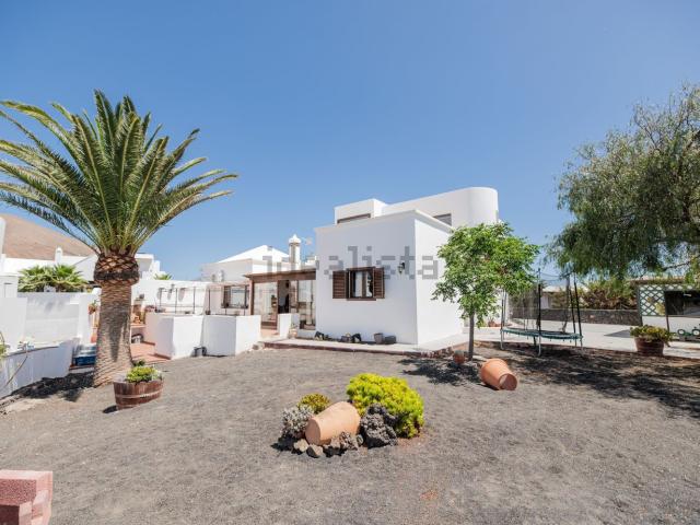 Chalet, Tias