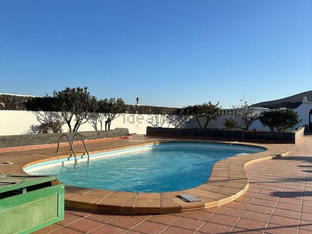 Chalet, Tias