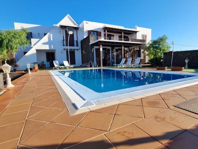 Chalet, Tias