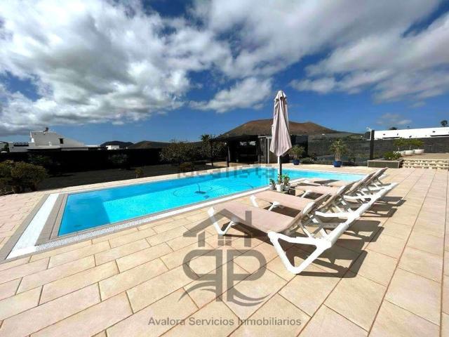 Chalet, Tias