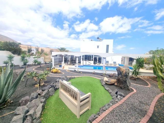 Chalet, Tias
