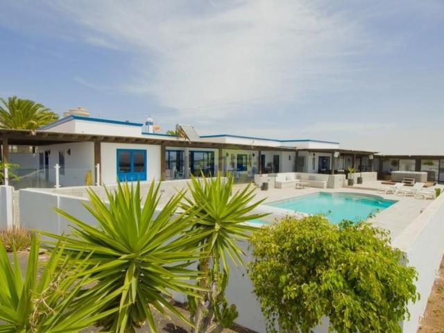 Chalet, Tias