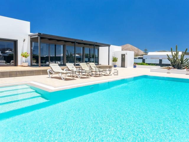 Chalet, Tias