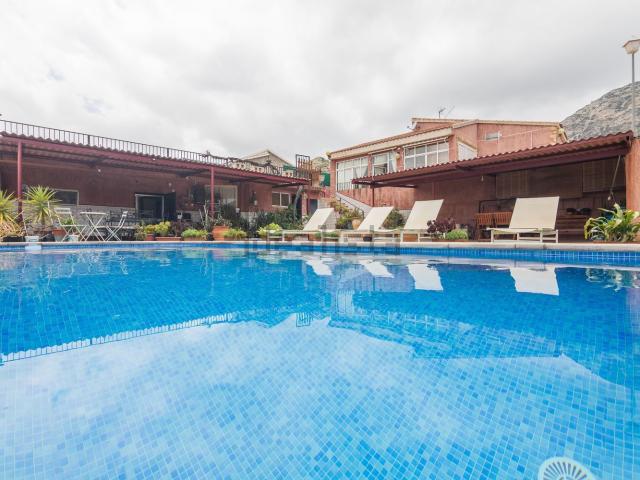 Chalet, Tibi