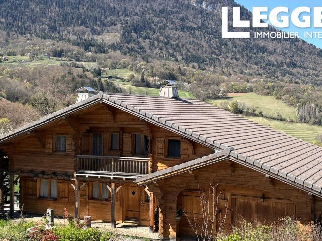 Chalet traditionnel de charme avec vue panoramique exceptionnelle sur les montagnes