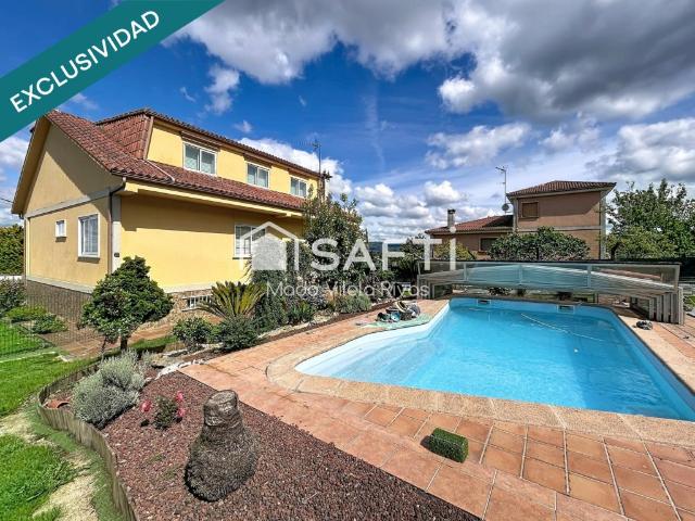 Chalet unifamiliar a 2km de A Estrada con piscina cubierta, una casita independiente ara celebraciones y zona para guardar material de jardín