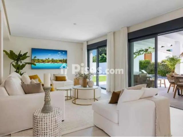 Chalet unifamiliar en alquiler en Avenida de las Palmeras, 23