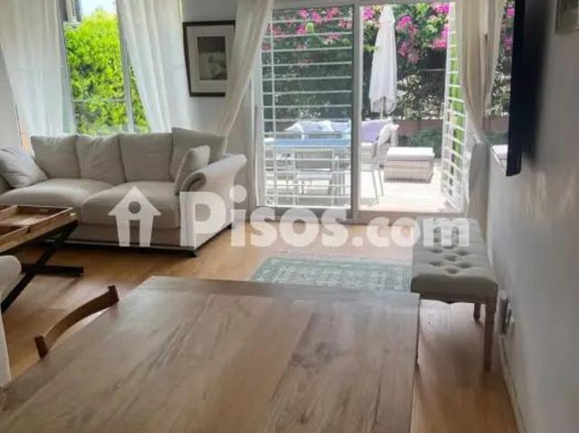 Chalet unifamiliar en alquiler en Avinguda Capiscol, 18