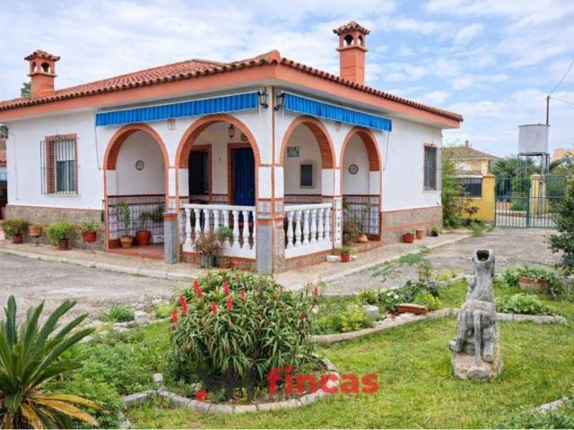 Chalet unifamiliar en venta en Carmona