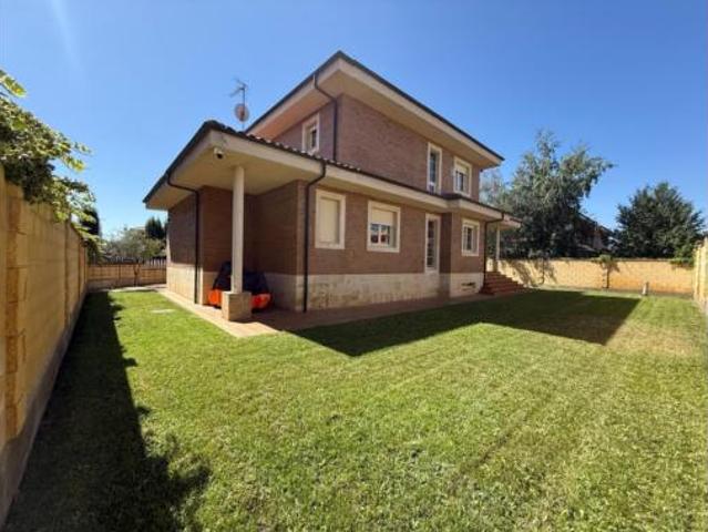Chalet unifamiliar Venta León Capital, Las Eras de Renueva