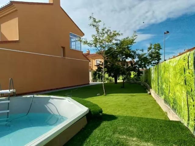 CHALET URBANIZACIÓN EL SOTO