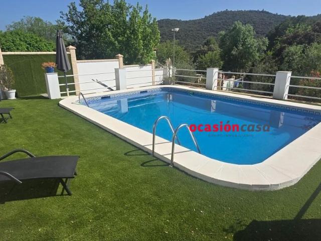 CHALET URBANO CON PISCINA A LA VENTA