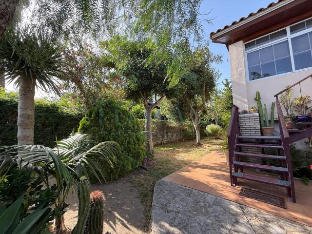 Chalet URBANO con potencial y encanto en parcela de 600 m2