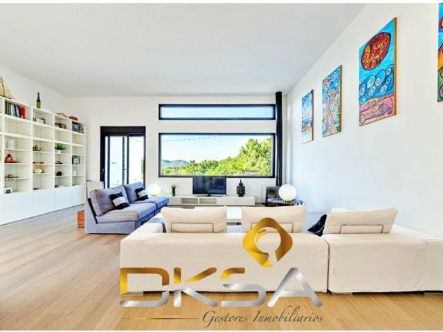 Chalet urbano de 343 m2 construidos y 1.912 m2 de parcela en La Marmudella