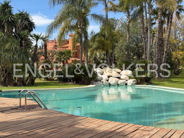 Chalet, Vallmoll