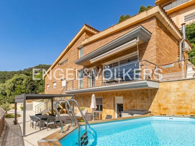 Chalet, Vallirana