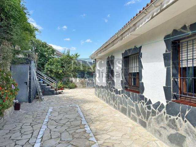 Chalet, Vallirana