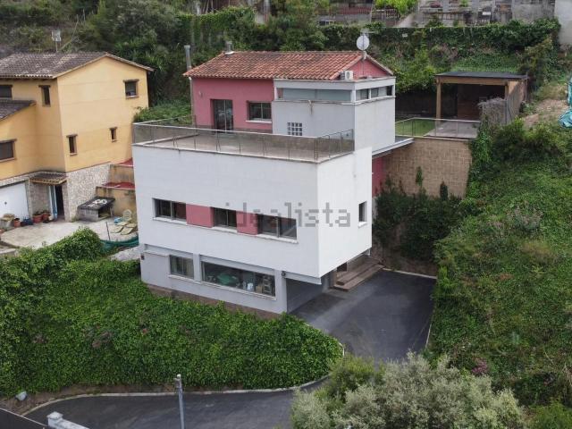 Chalet, Vallirana