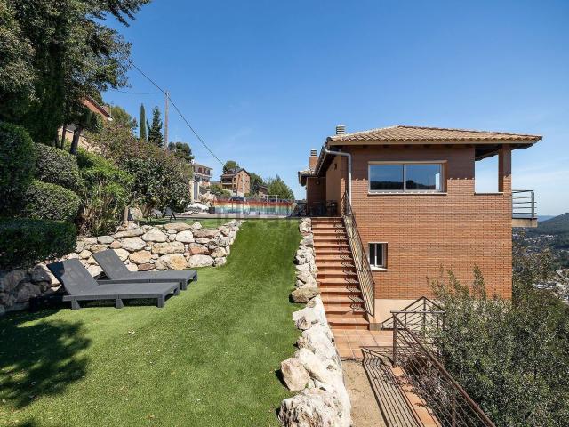 Chalet, Vallirana