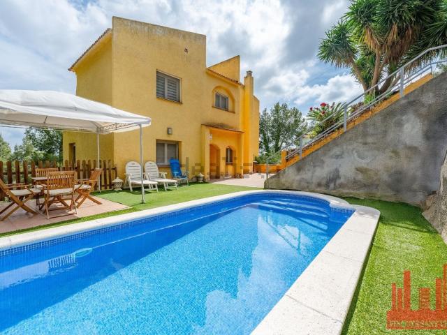 Chalet, Vallirana