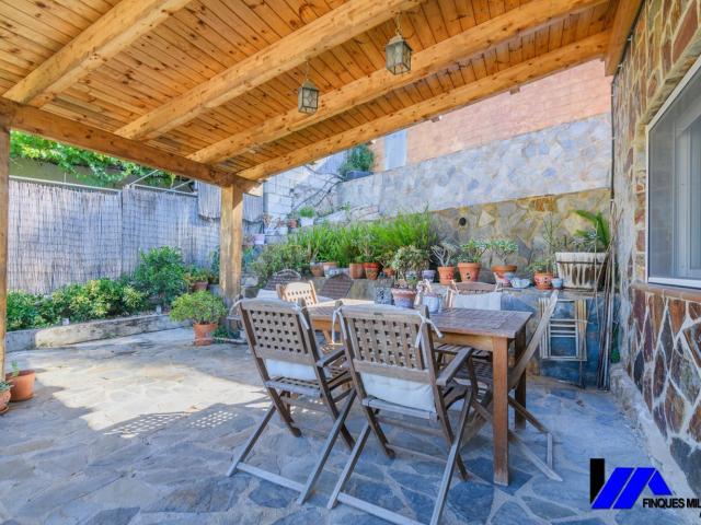 Chalet, Vallirana