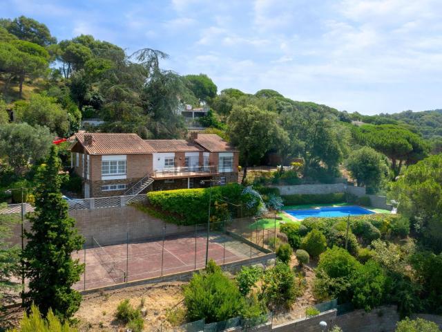 Chalet, Vallromanes